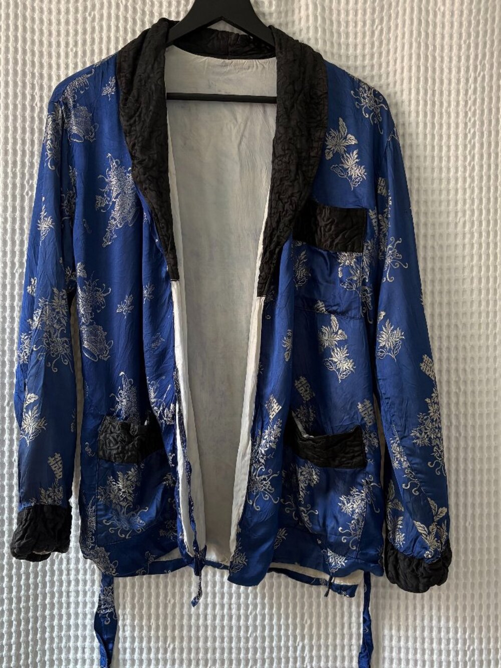 Vtg chinoiserie blue satin belted men's smoking jacket? size small